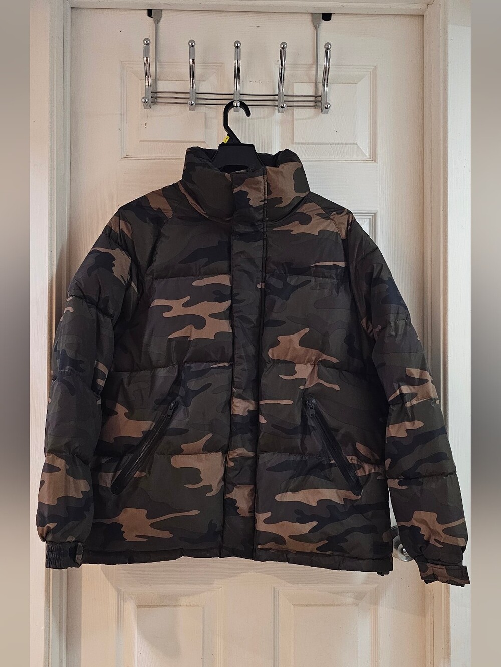 EXPRESS Camouflage Puffer Jacket.